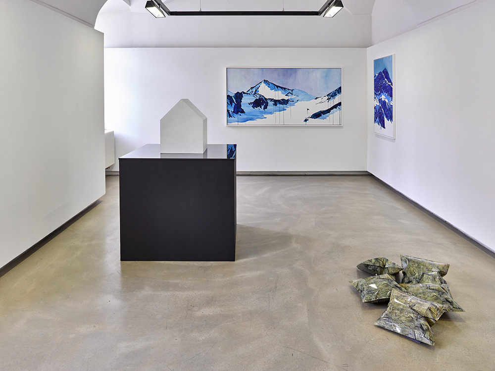 Convergence-Neue Galerie Innsbruck with artwork "White House" Jürgen Bauer